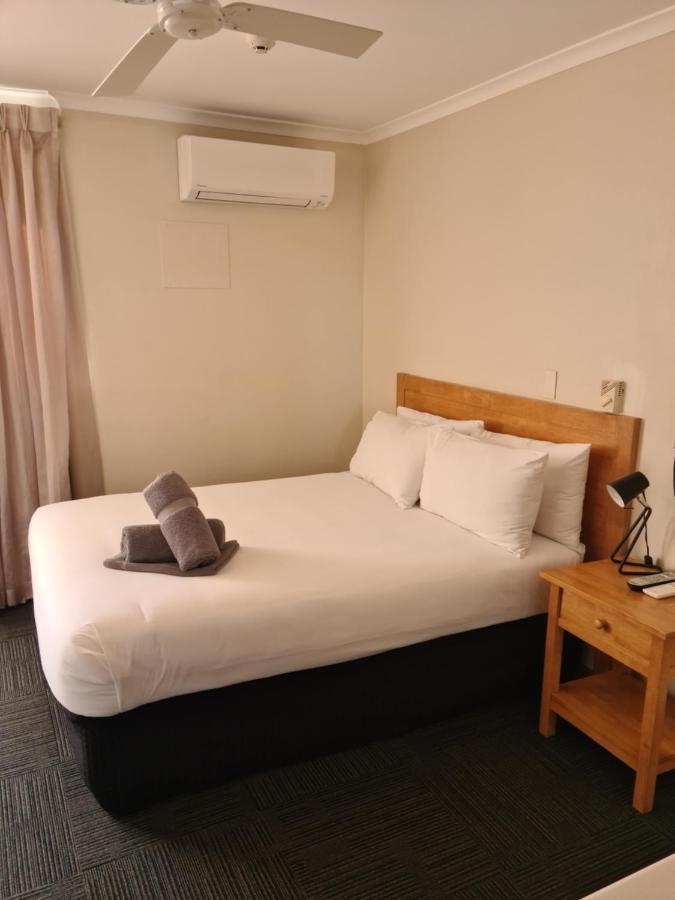 Готель Henry'S Quirindi Екстер'єр фото